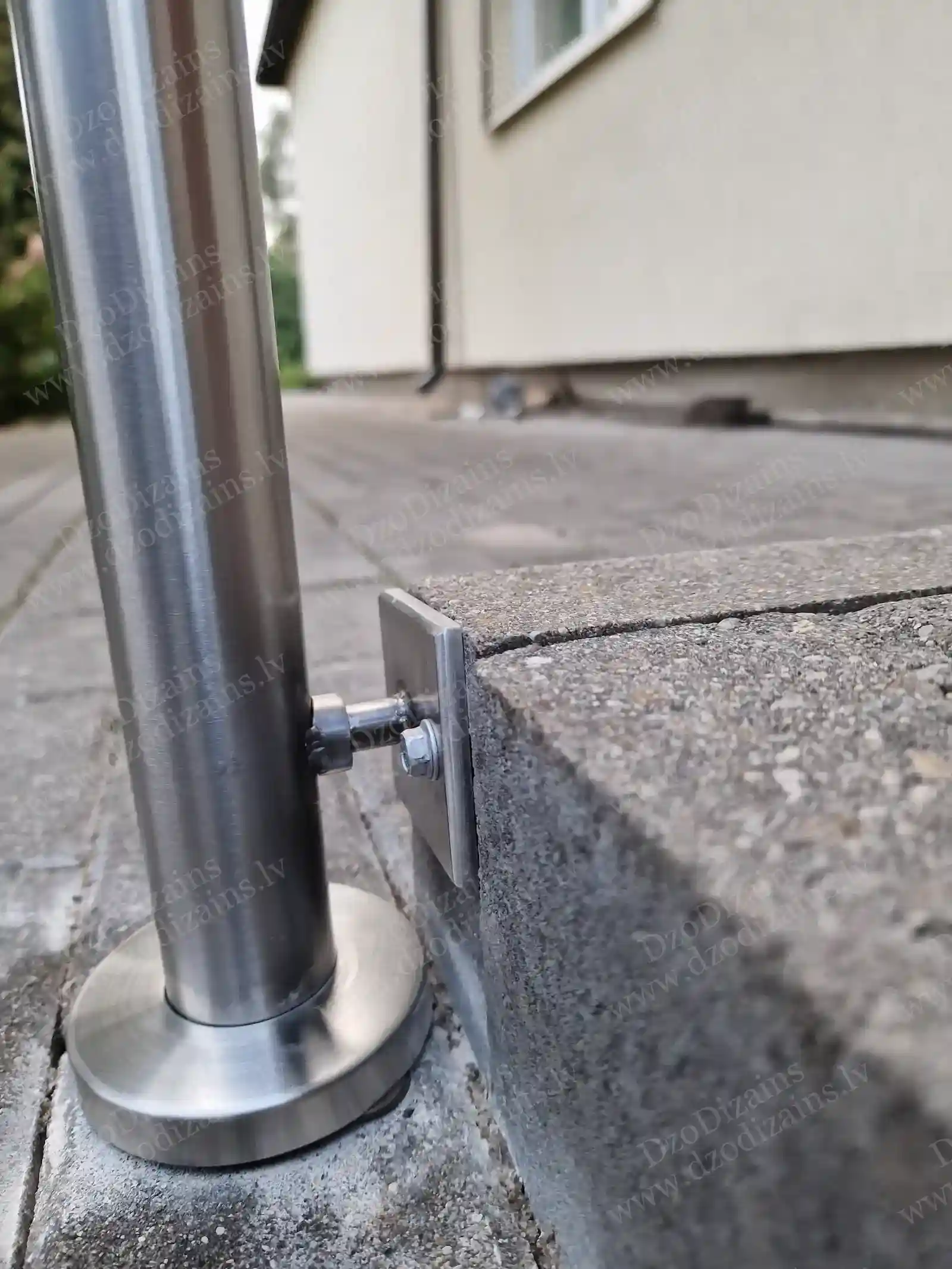 Элегантные перила из нержавеющей стали для наружных ступеней