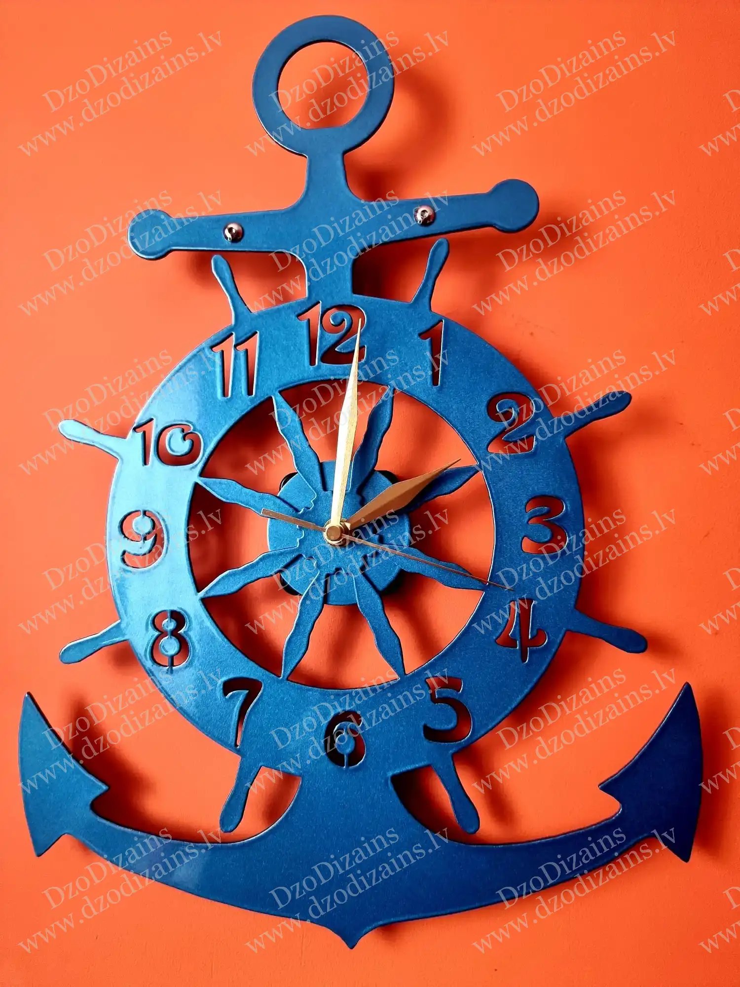 Чёрные металлические настенные часы со сложной композицией шестерёнок – стильный подарок