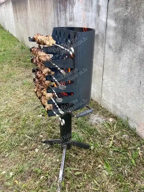 Дизайнерский вертикальный гриль с перфорацией и практичным поворотным механизмом